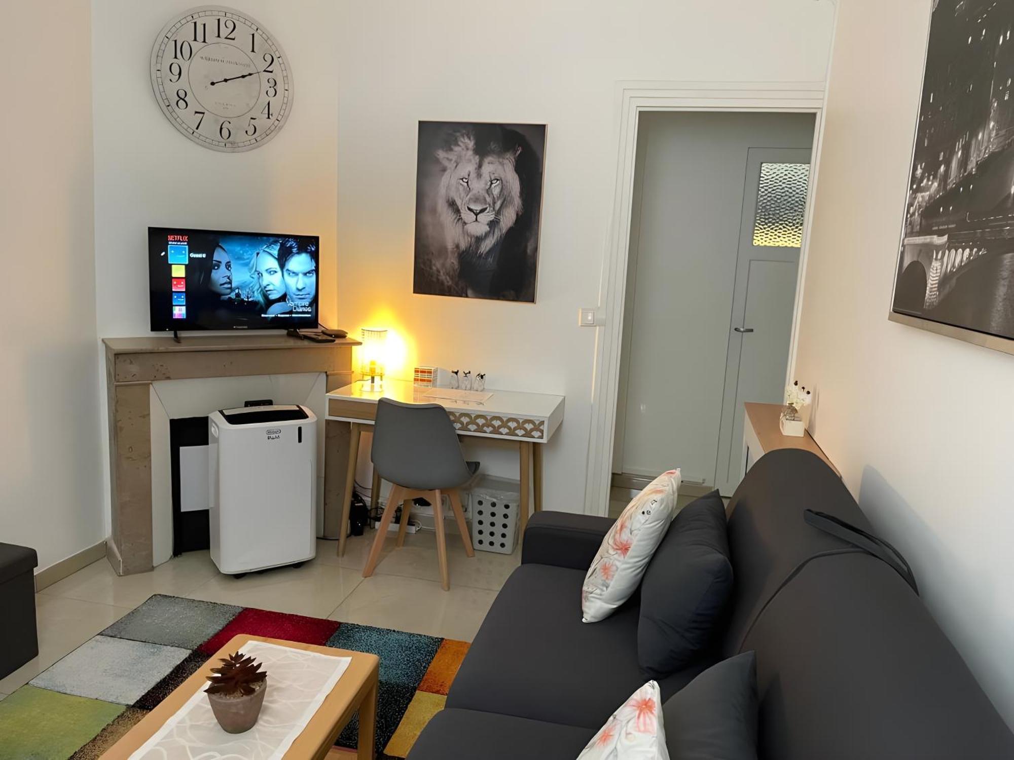 Climatise Paris Expo Porte De Versailles - Dome De Paris , Near Transportation Links * Vanves